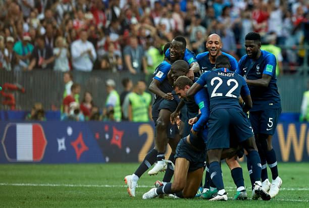 显得充满希 显得充满希